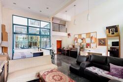 Charlton 18 (D19), Terrace #550983601